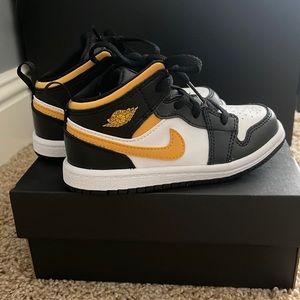 Jordan Mid 1 - Size 9C - White/Pollen Black